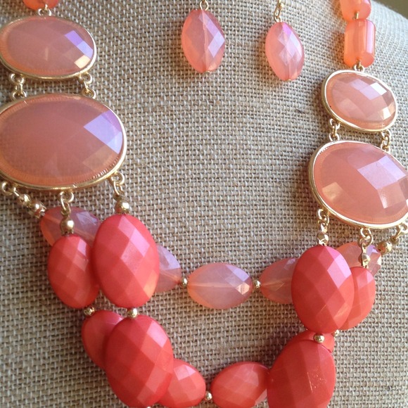 SOLD☀$15 Summer Sale☀Coral/Gold BeadNeck/Earr Set - Picture 3 of 4