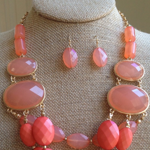 SOLD☀$15 Summer Sale☀Coral/Gold BeadNeck/Earr Set - Picture 4 of 4