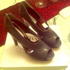 Steve Madden Grey Heels