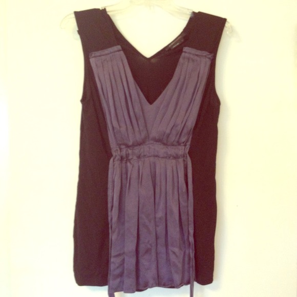 ❌SOLD❌ BCBG silk stretchy black/grey pleated tank