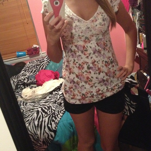 Pretty floral short sleeve blouse