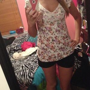 Pretty floral short sleeve blouse