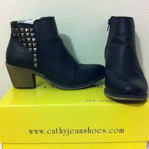 ⛔SOLD⛔ @miamigo- Studded Heel Ankle Booties