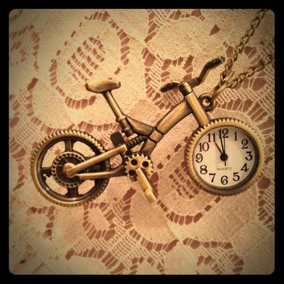 Jewelry - Awesome bike clock necklace