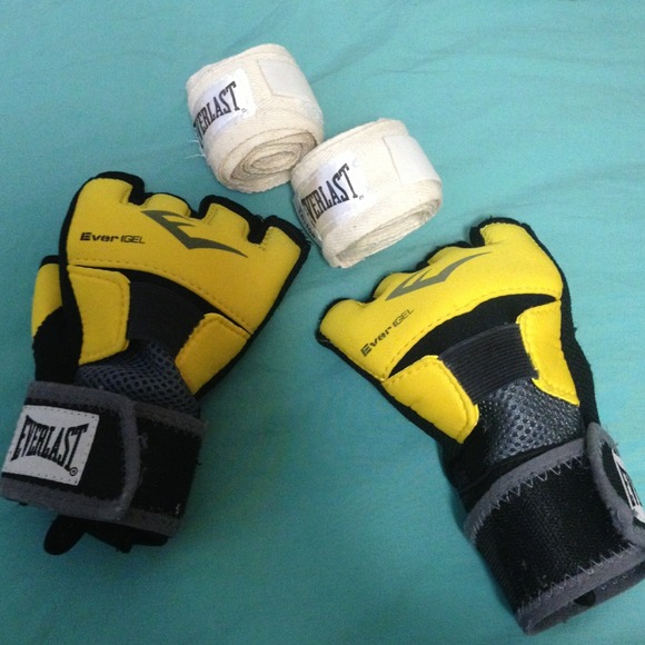 ❌SOLD❌ to @Rgalvan210Workout gloves - Picture 2 of 3