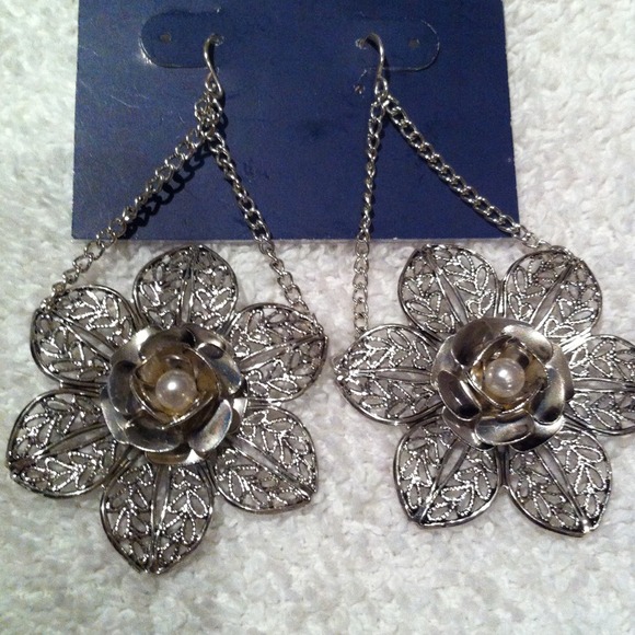 Dangle earrings
