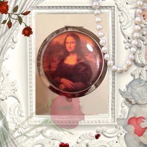 💐SOLD in bundle💐Mona Lisa Compact - New!