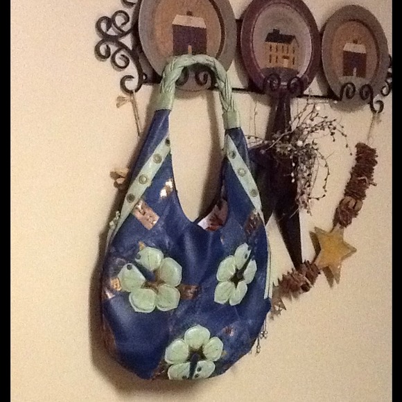 Chi Hobo Purse - Picture 1 of 4