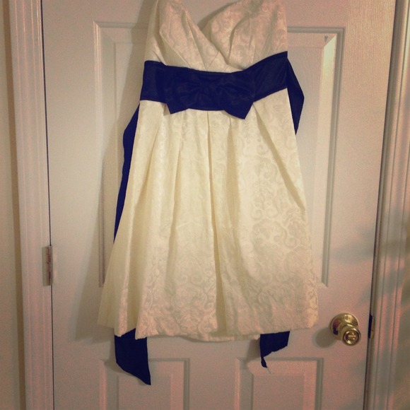 Halter cream color dress with black tie bow.