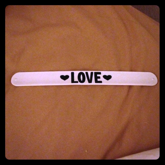 ♥LOVE♥ black and white Snap Bracelet