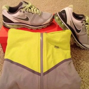 Air Max Fly Wire shoes with matching sweatshirt