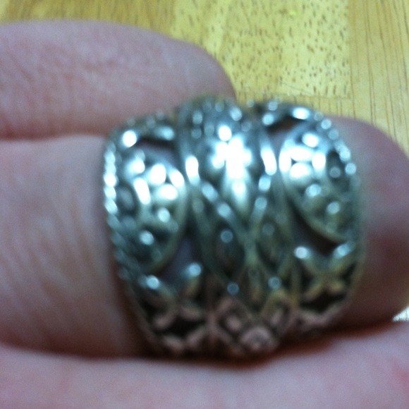 Sterling silver ring (HOLD) *@abbyparra*