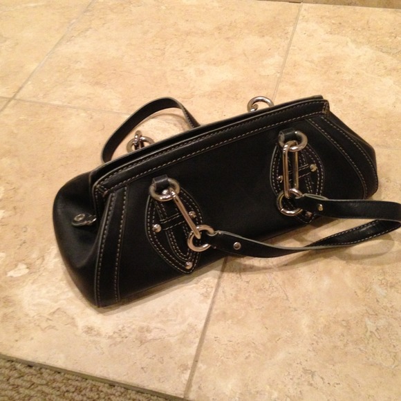 Adorable black cole Haan bag - Picture 1 of 3
