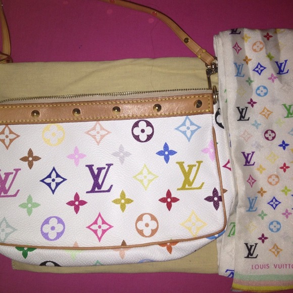 ❌SOLD❌ LOUIS VUITTON mini pochette w/ bandanna