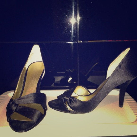 Black elegant heels!