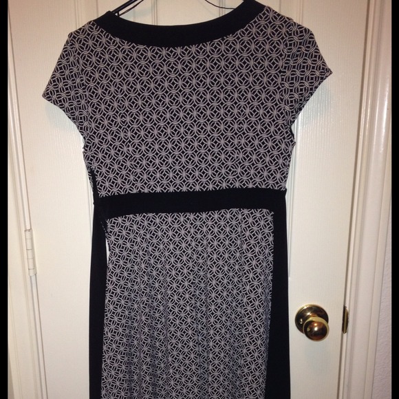 Black and white print dress - Picture 3 of 4