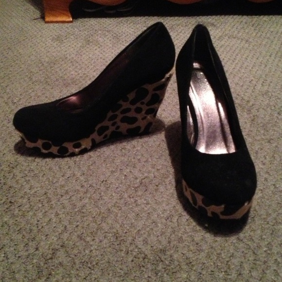 ⛔Traded⛔Animal print suede wedge