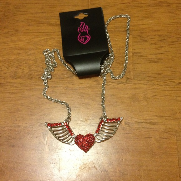 BNWT Wings on a heart necklace