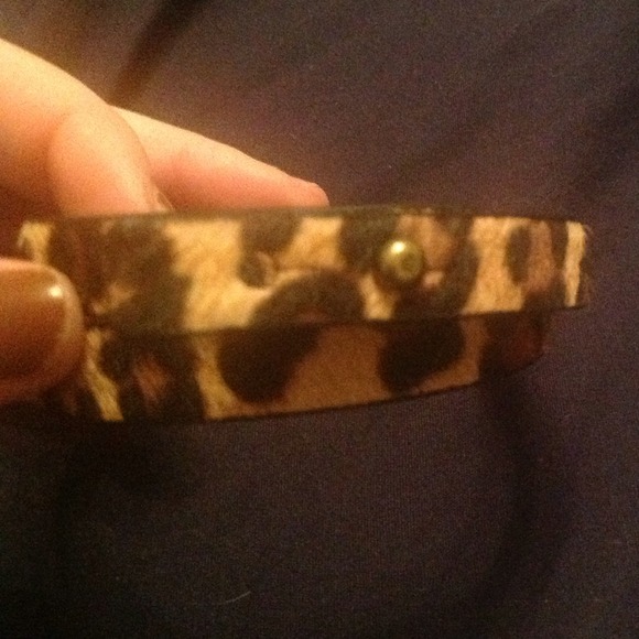 BUNDLED Express Cheetah Print Bracelet - Picture 2 of 3