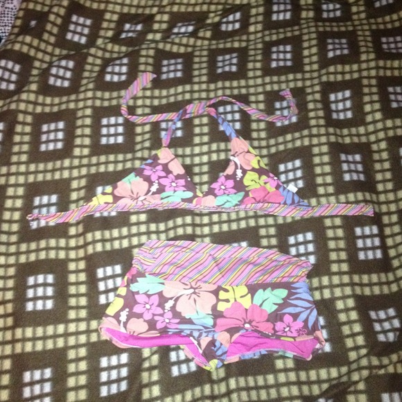 Gi💢BUNDLED💢rls limited too bathing suit. Size 14