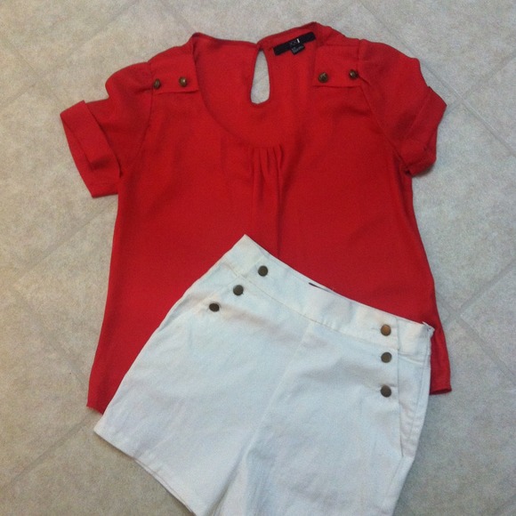 🎈Bundled for @laurakc 😘Coral-red shirt!