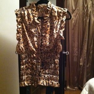 **Sold in bundle ***Leopard print blouse!