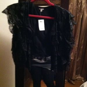 **Sold in bundle**Black lace bolero jacket.