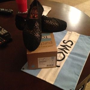 Toms classic black crochet - brand new in box!!
