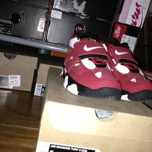 DIAMOND TURFS SIZE 5 YOUTH