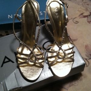 *****RESERVED******Gold strappy ALDO heels.