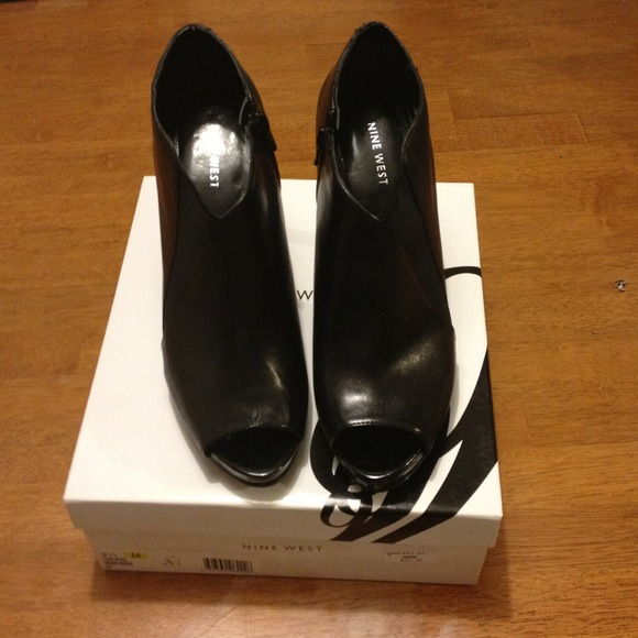 *REDUCED!* BNIB Black Nine West Peep Toe Booties