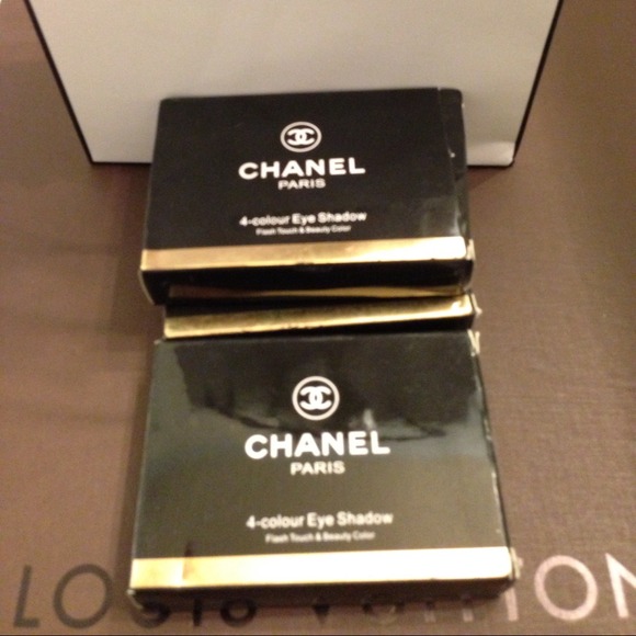 Holding for someone🌺  🌺  🌺Chanel Eyeshadow