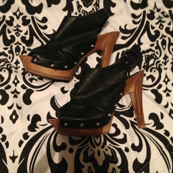 REDUCED Black and wood heels