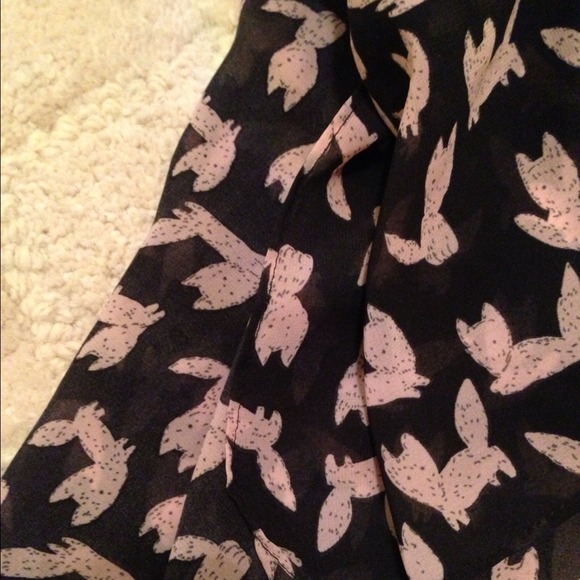 ***HOST PICK*** Large printed scarf - Picture 2 of 2