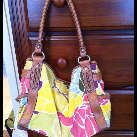 Fossil floral purse