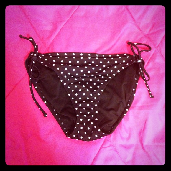 Victoria's Secret Other - Victoria's Secret bikini bottom & 2 tops bundle