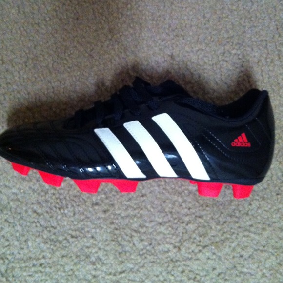 adidas girls soccer cleats