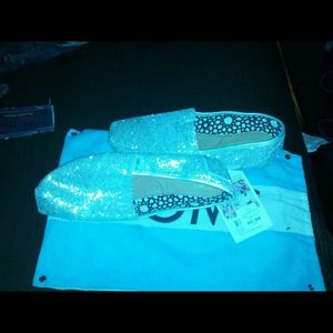 Toms