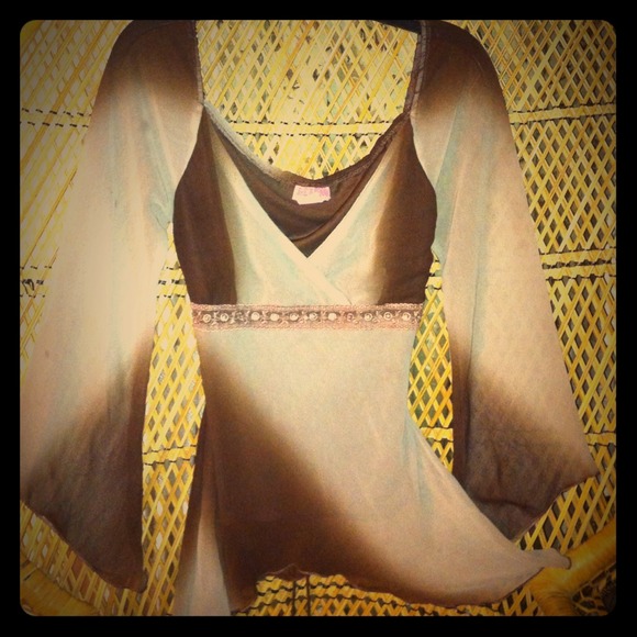 🚫BUNDLE FOR T3T🚫 SOLD Beautiful Top