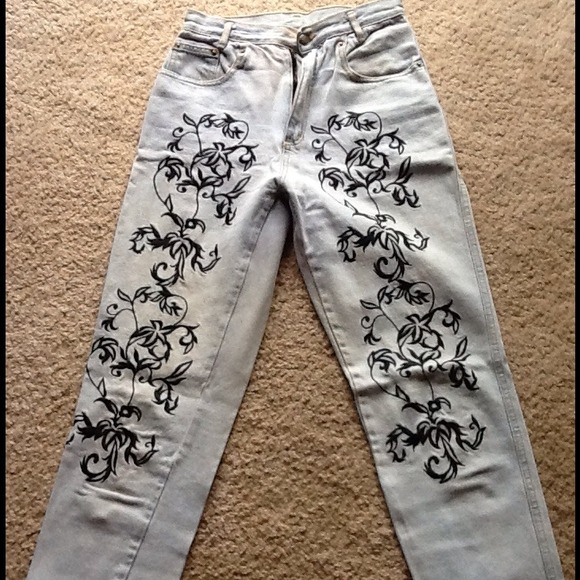 <<Sold>>D'mode Classic embroidered jeans.