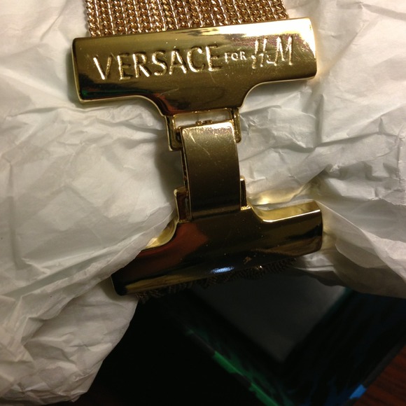 🚫SOLD🚫VERSACE x H&M Gold Medallion Bracelet - Picture 3 of 4