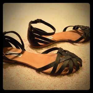 Bundle - Steve Madden sandals and AE NWT bracelet
