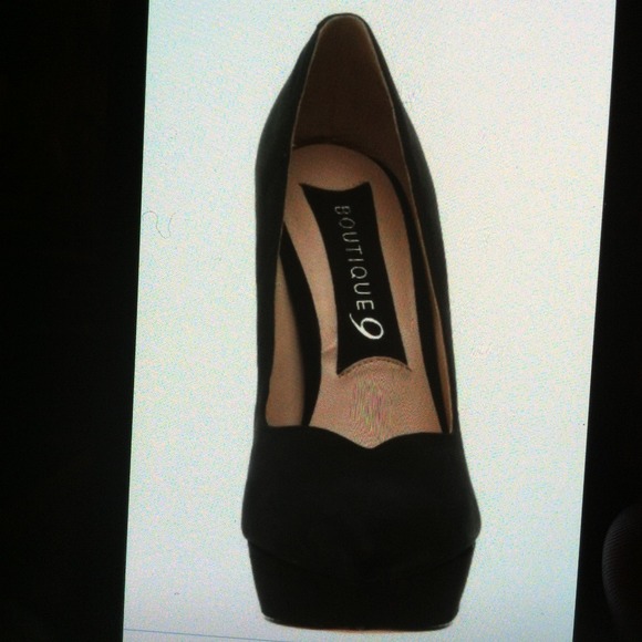 Boutique 9 women's Wendell platform pumps.