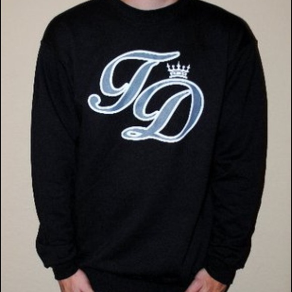 THE DYNASTY black crew neck