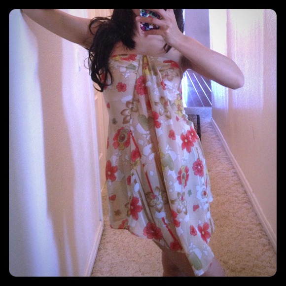 Vintage flora tube top💐. Good for beach party ✨👙