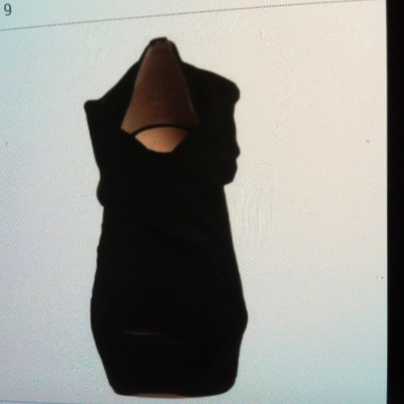 Boutique 9 this shoe/sandals/boots style is Gibsin