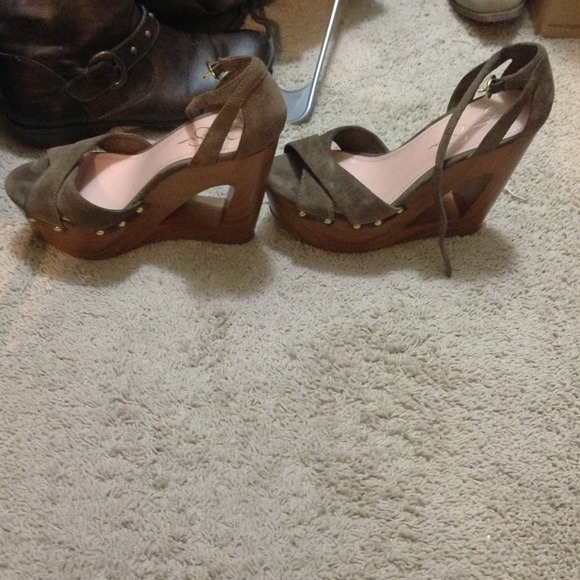 Heels - Picture 2 of 3