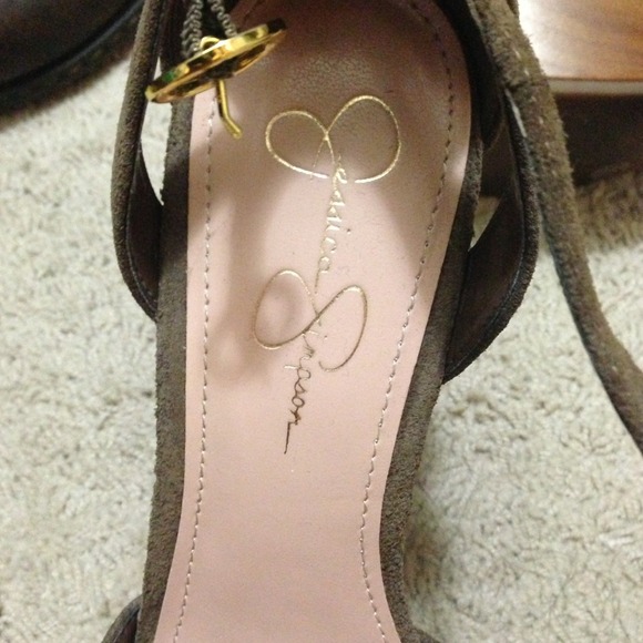 Heels - Picture 3 of 3