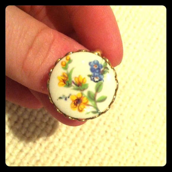 Adorable Vintage Ring