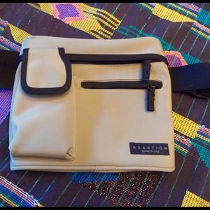 Reaction by Kenneth Cole Hipster Travel Pack